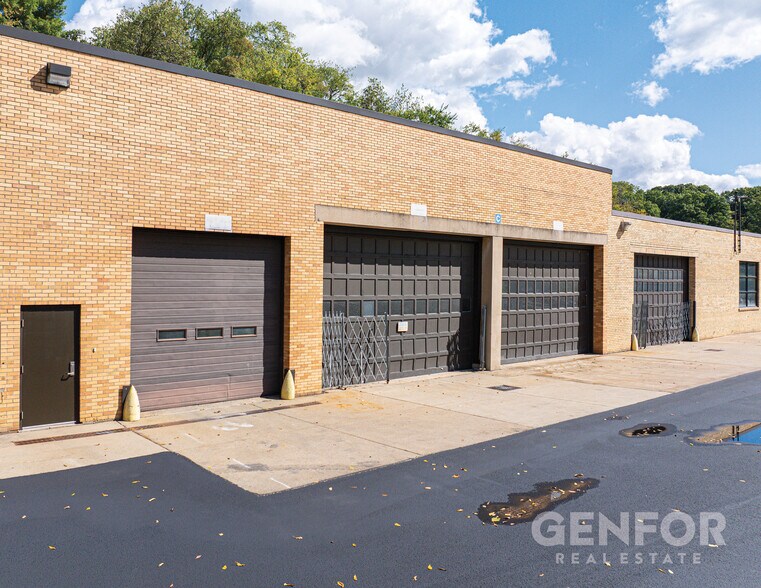 More Photos Of 250 Curry Hollow Rd, Pittsburgh Warehouse For Lease