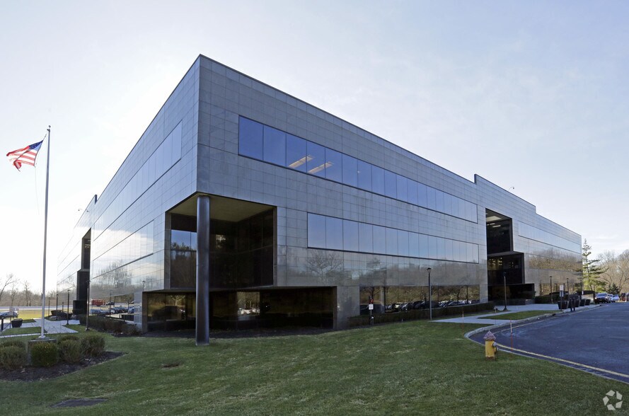 Primary Photo Of 400 Rella Blvd, Montebello Office For Lease