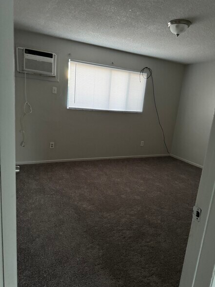 More Photos Of 1935 W Linden St, Riverside Apartments For Sale