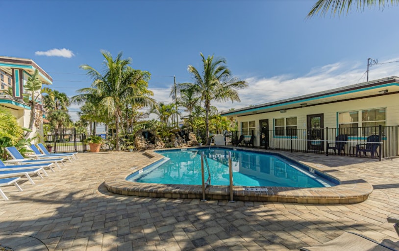 More Photos Of 648 Poinsettia Ave, Clearwater Beach Hotel For Sale