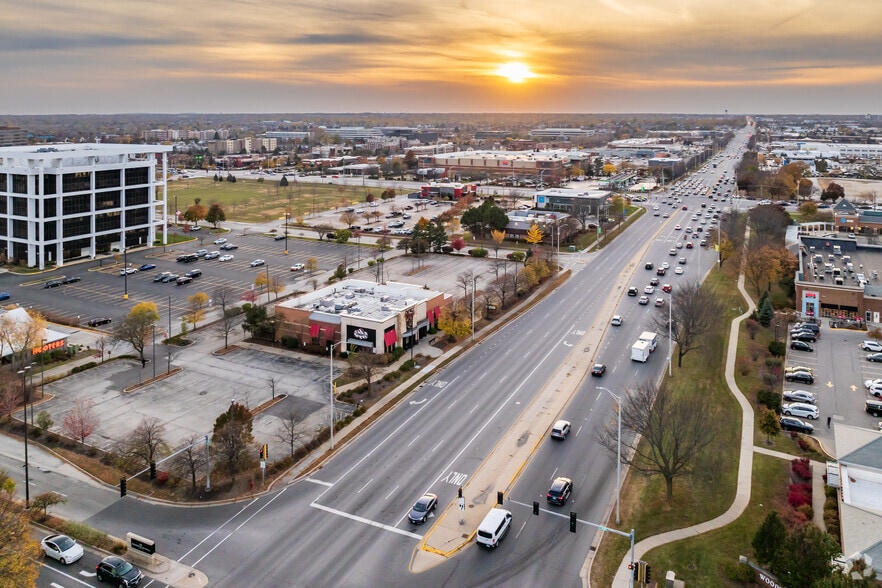 More Photos Of 1695 E Golf Rd, Schaumburg Restaurant For Lease