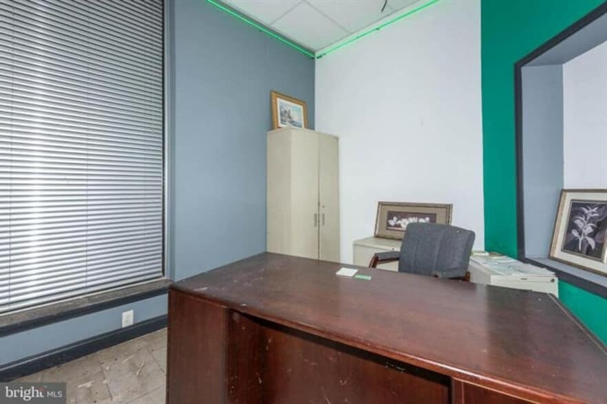 More Photos Of 3605 Wilkens Ave, Baltimore Auto Repair For Sale