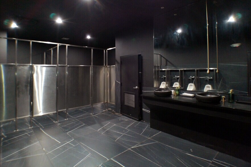 More Photos Of 5002 Washington Ave, Houston Bar For Lease