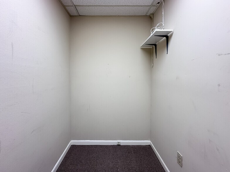 More Photos Of 1979 E Edgewood Dr, Lakeland Office For Lease