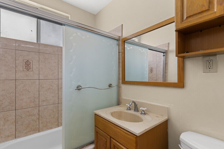 More Photos Of 3823 Wisconsin St, Los Angeles Apartments For Sale