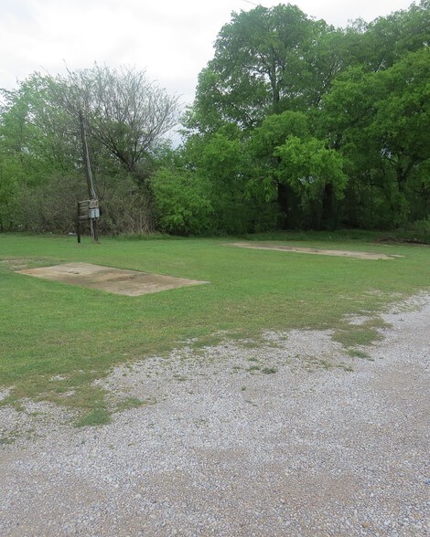 More Photos Of 3336 S Commerce St, Ardmore Self Storage For Sale