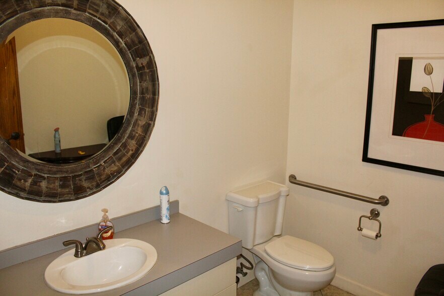 More Photos Of 931 S Semoran Blvd, Winter Park Loft Creative Space For Lease