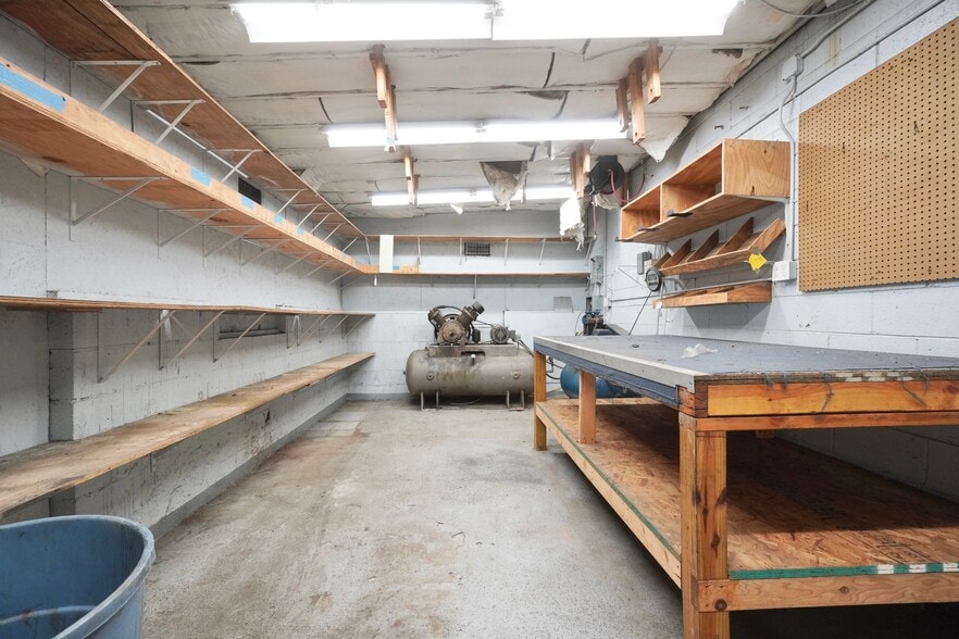 More Photos Of 5948 Homestead Rd, Rex Flex For Sale