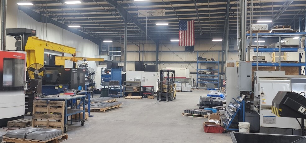 More Photos Of 1011 Industrial Ct, Moscow Mills Warehouse For Lease