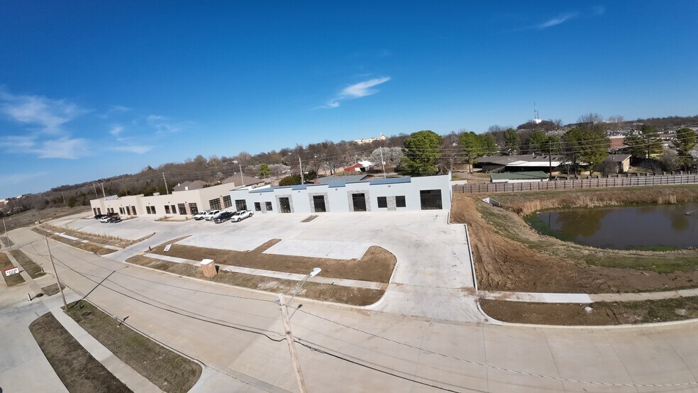 More Photos Of 1061-1101 N Birch Ave, Broken Arrow Office For Lease