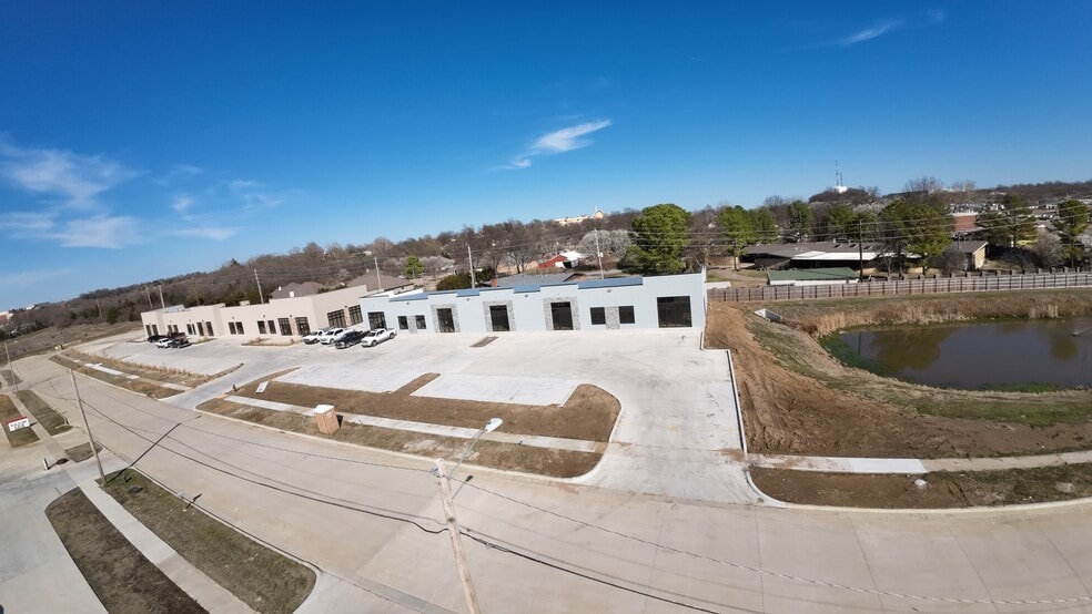 More Photos Of 1101 N Birch Ave, Broken Arrow Office For Lease