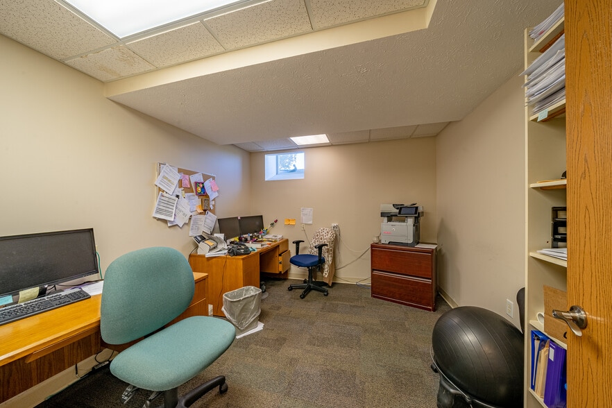 More Photos Of 353 Island Cottage Rd, Rochester Medical For Sale