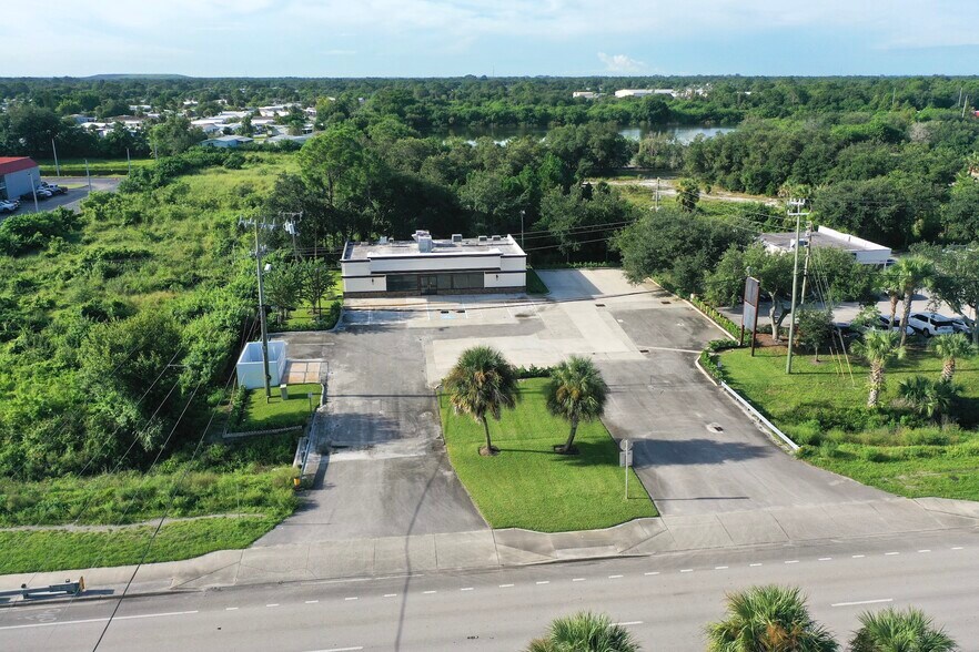 More Photos Of 8801 20th St, Vero Beach Convenience Store For Sale