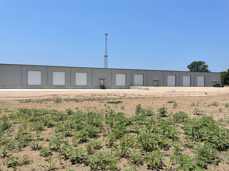 More Photos Of 14597 N IH 35, Elm Mott Unknown For Lease