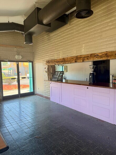 More Photos Of 4023 Market St, Wilmington Restaurant For Sale