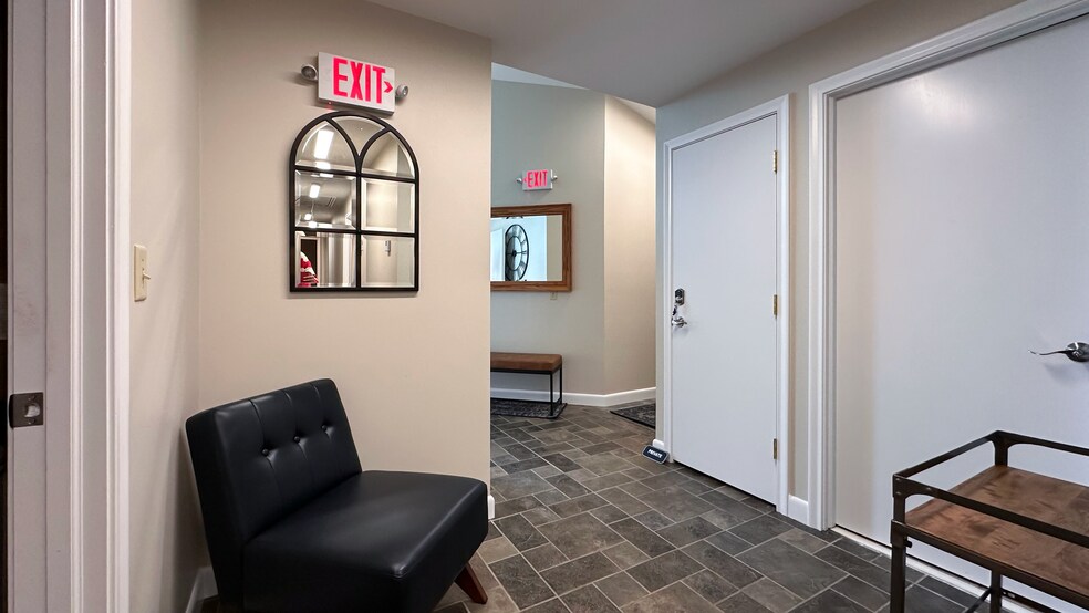 More Photos Of 291 Queen St, Bristol Medical For Lease