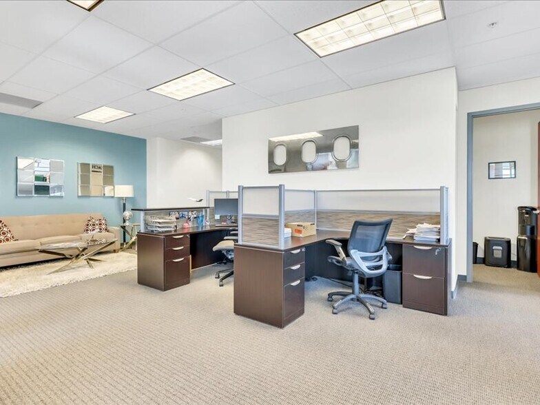 More Photos Of 8001 S InterPort Blvd, Englewood Office For Lease