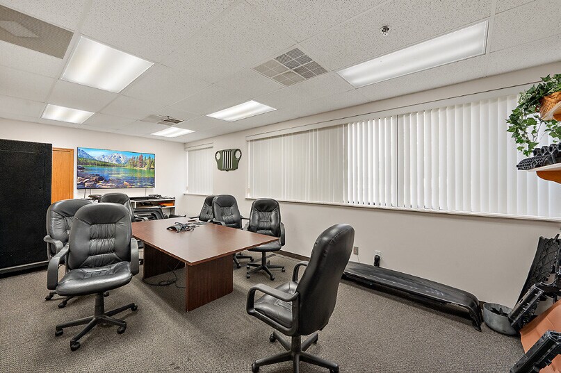 More Photos Of 44783 Morley Dr, Clinton Township Warehouse For Lease