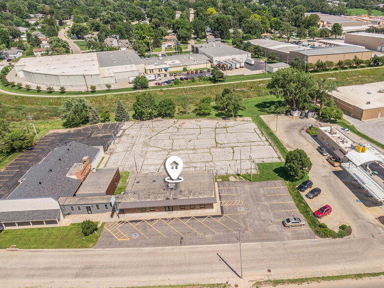 More Photos Of 3525 N 90th St, Omaha Freestanding For Lease