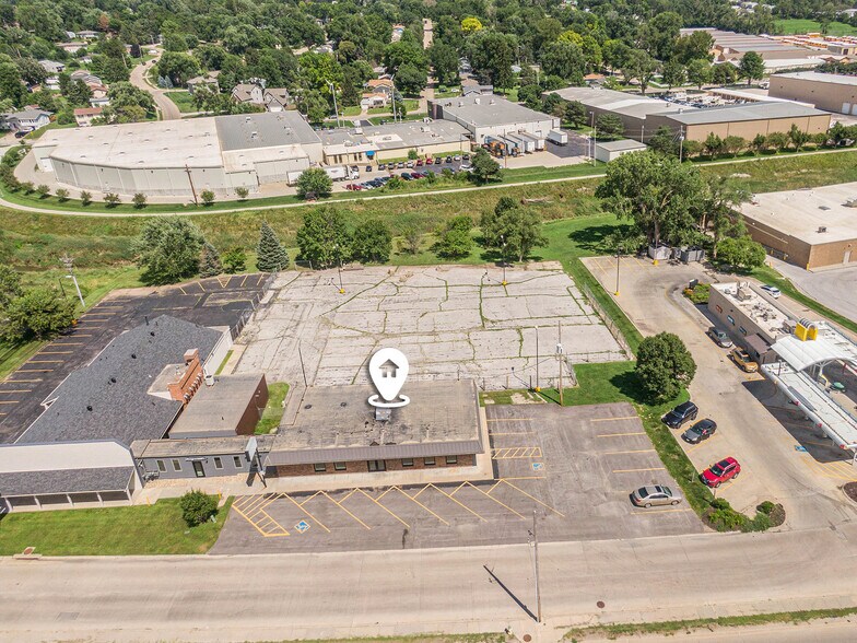 More Photos Of 3525 N 90th St, Omaha Freestanding For Lease