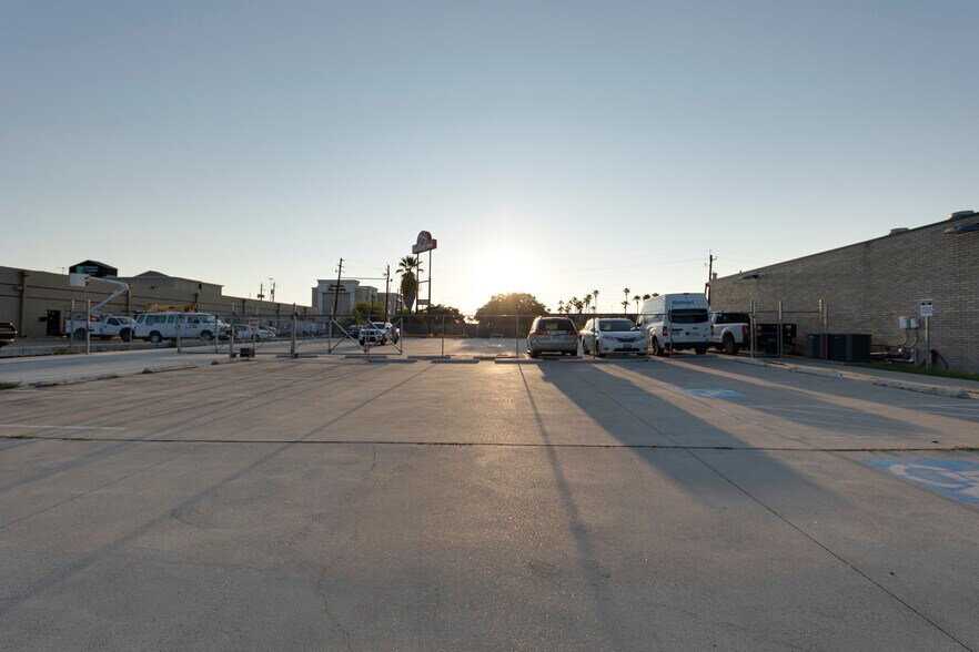 More Photos Of 826 Krill St, Corpus Christi Warehouse For Lease