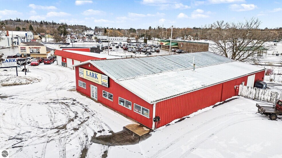 More Photos Of 414 S Mitchell St, Cadillac General Retail For Lease