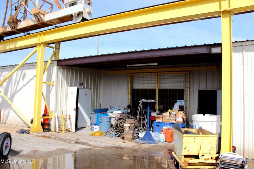 More Photos Of 2205 Petit Bois St, Pascagoula Warehouse For Sale