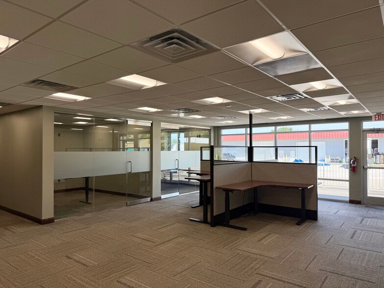 More Photos Of 1014 SE Lorenz Dr, Ankeny Office For Lease