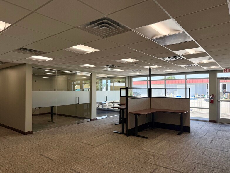 More Photos Of 1014 SE Lorenz Dr, Ankeny Warehouse For Lease