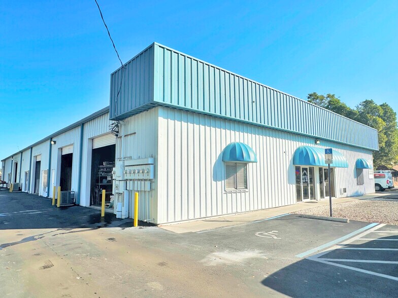 More Photos Of 4573 Enterprise Ave, Naples Manufacturing For Lease