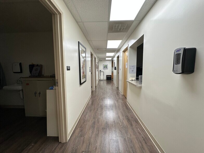 More Photos Of 2 Emma Ln, Clifton Park Medical For Lease