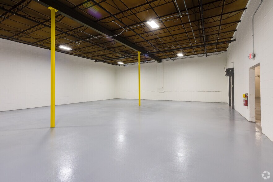 More Photos Of 9600 W Ogden Ave, La Grange Warehouse For Lease