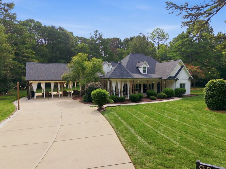 More Photos Of 9544 Brief Rd, Charlotte Specialty For Sale