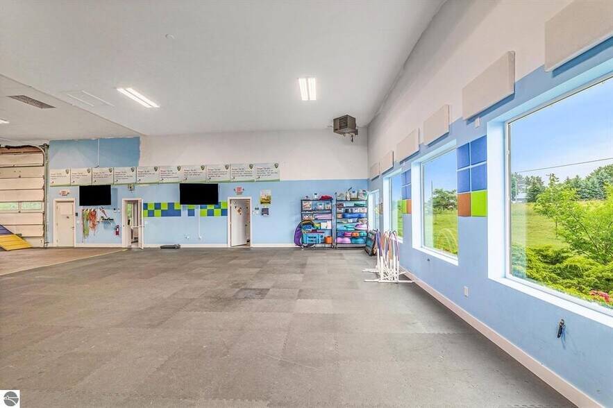 More Photos Of 1859 Southpeak Dr, Traverse City Service For Sale