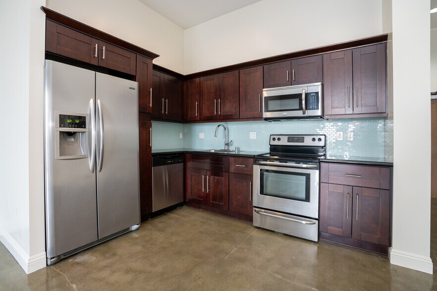 More Photos Of 117 Winston St, Los Angeles Apartments For Sale