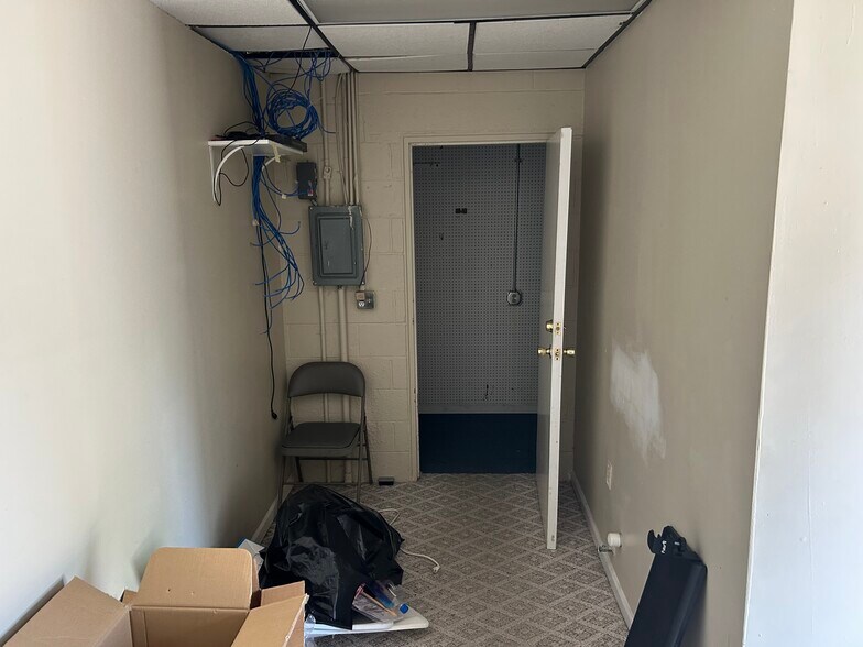 More Photos Of 5130 MacCorkle Ave SE, Charleston Office For Lease