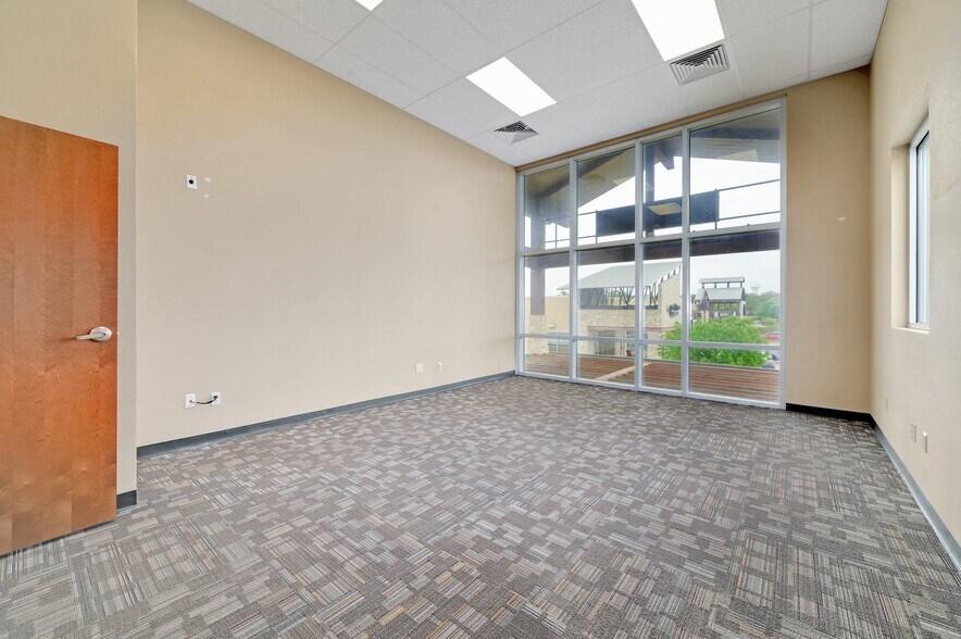 More Photos Of 333 US HWY 290 E, Dripping Springs Unknown For Lease