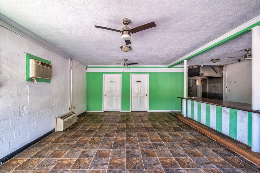 More Photos Of 561-563 McLean Ave, Hopkinsville Freestanding For Sale