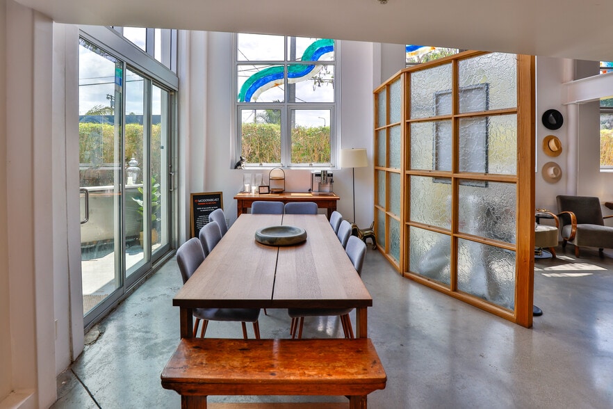 More Photos Of 2100 Abbot Kinney Blvd, Venice Office For Lease