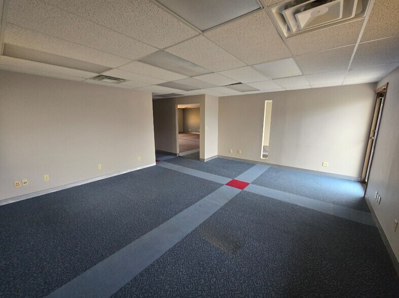 More Photos Of 5601 S Meridian St, Indianapolis Medical For Lease
