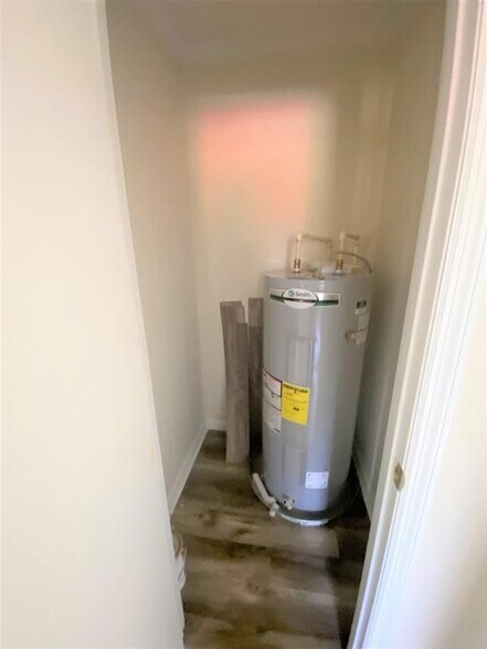 More Photos Of 131 Lakeview Church Rd, Cochran Freestanding For Lease