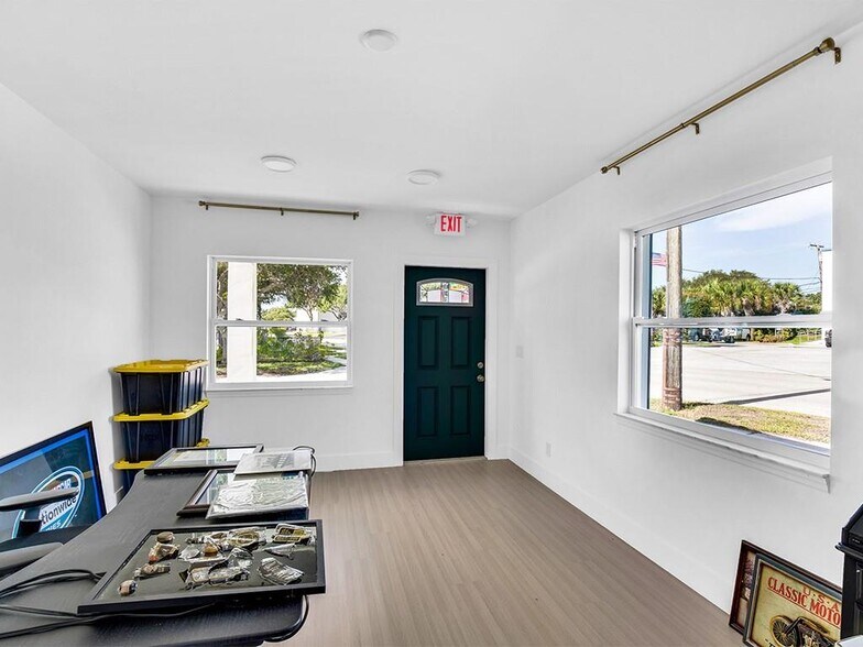 More Photos Of 1708 Old Dixie Hwy, Vero Beach General Retail For Sale