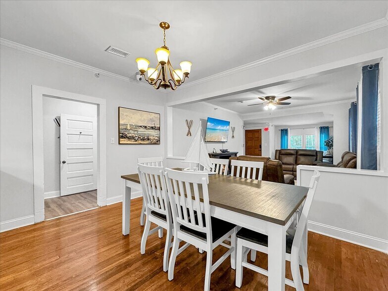 More Photos Of 1007 W Wright St, Pensacola Specialty For Sale