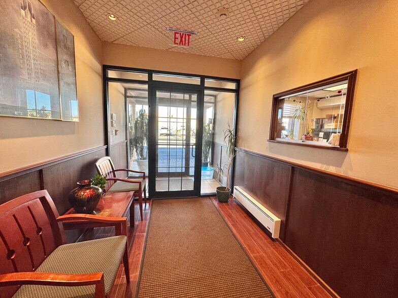 More Photos Of 4435 Austin Blvd, Island Park Office Residential For Sale