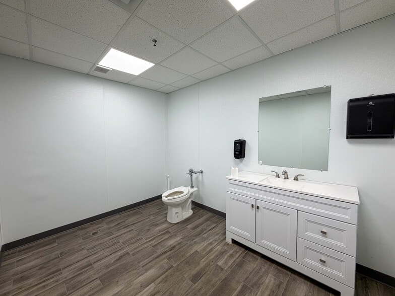 More Photos Of 225 S Lodestone Way, Tooele Warehouse For Lease