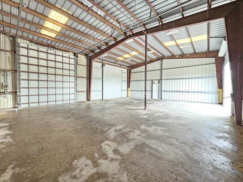 More Photos Of 1812 W D St, La Porte Truck Terminal For Lease