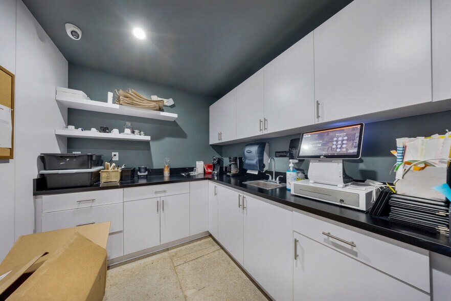 More Photos Of 1360 NW 88th Ave, Doral Bar For Sale