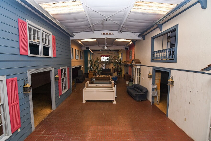 More Photos Of 106 W North Railroad St, Four Oaks Storefront For Sale