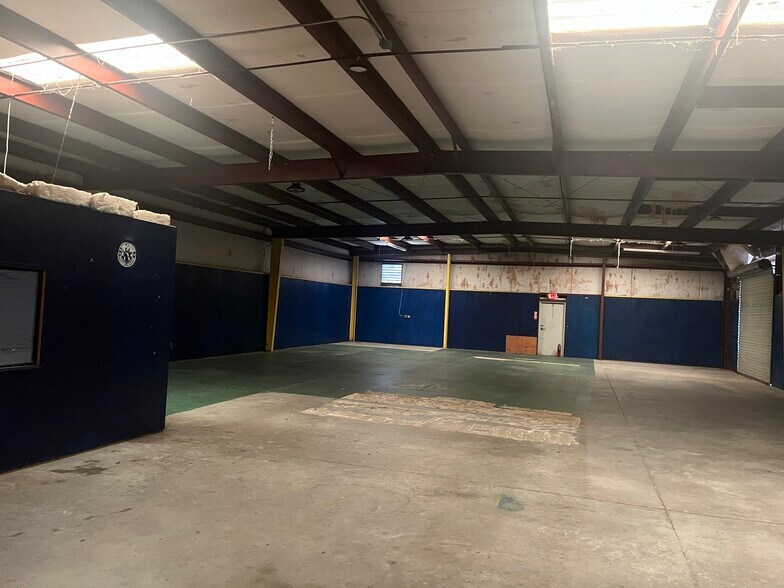 More Photos Of 2009 Jaffa Dr, Saint Cloud Warehouse For Lease