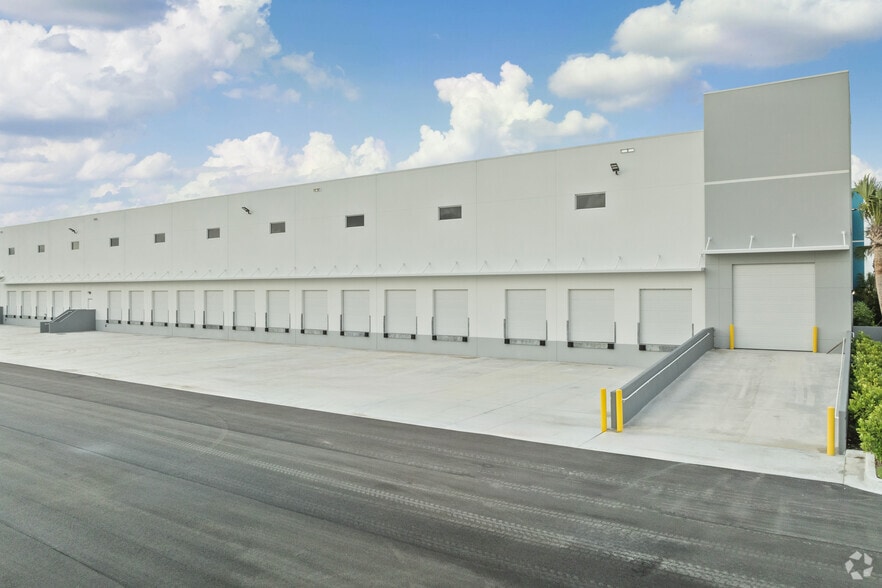 More Photos Of 17035 Persimmon Blvd W, Wellington Unknown For Lease